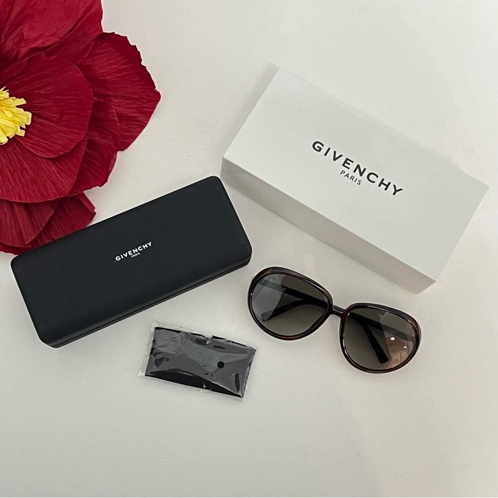 Givenchy 61mm Gradient Round Sunglasses In Dark Havana & Brown Gradient -Reemoly